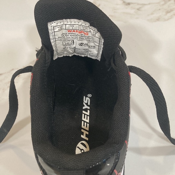 EUC Marvel Spiderman Heelys. Size YTH2. - Picture 4 of 4